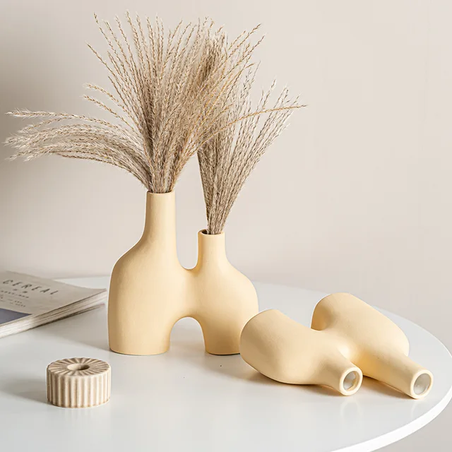 Creative Simple Style Glazed Nordic Flower Vase White Matte Ceramic Vase For Home Decor