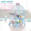 Alzata per torta in carta a tre strati con rose blu