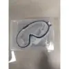 Caja de almacenamiento para gafas de natación blanca y negra.