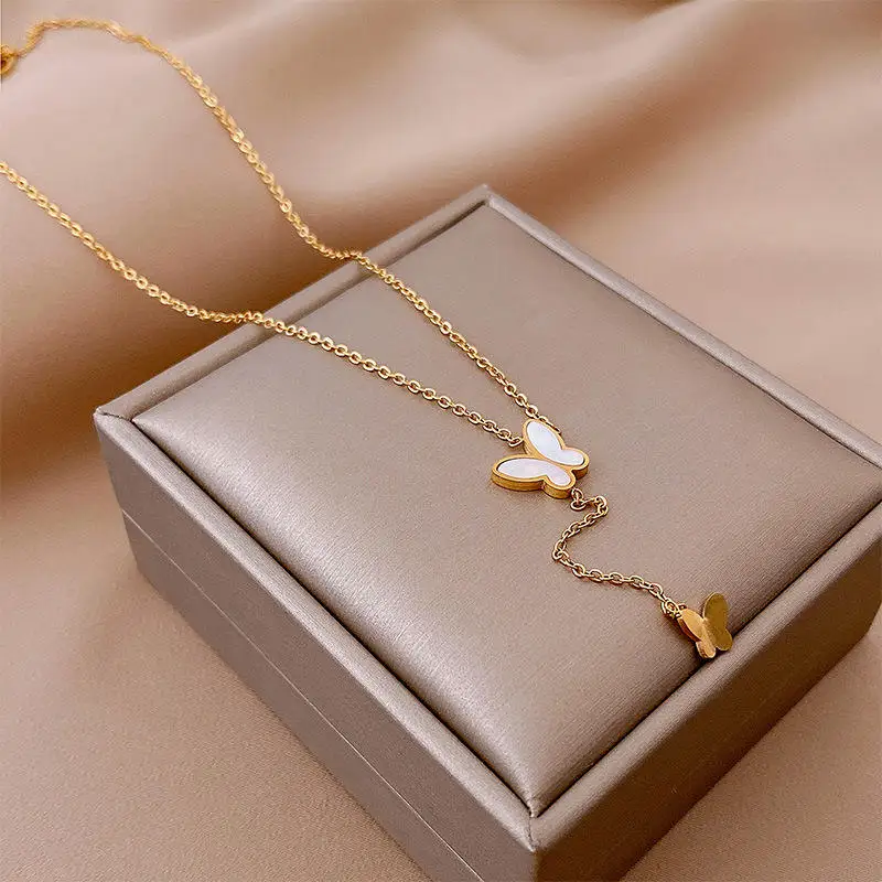 Shell Pendant Necklace
