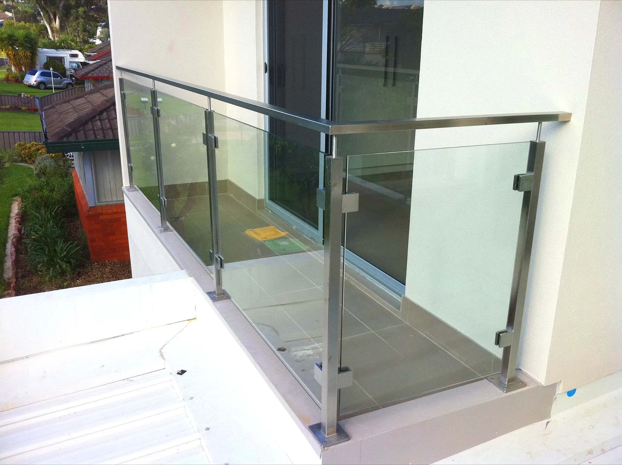 Hot Sale Stainless Steel Satin Finish Baluster Glass Design Railings Stairs/Balcony Glass Banister manufacture