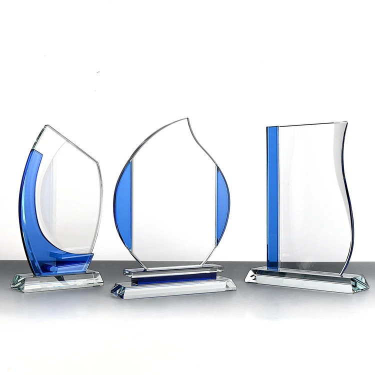 Artisanat en cristal K9 étincelant, trophée en verre cristallin vierge bleu 3D laser personnalisé pour la reconnaissance des employés d'entreprise