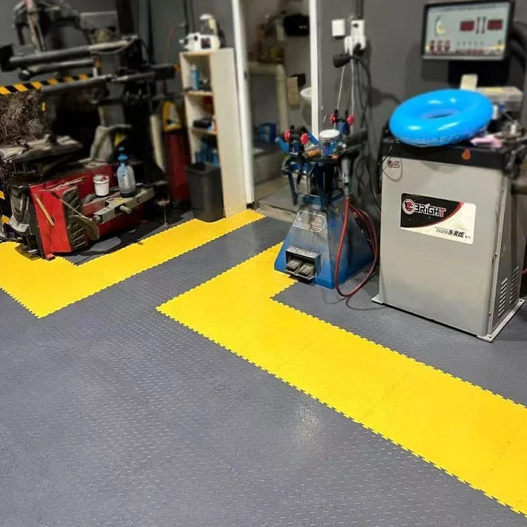 Pack De 6 Dalles PVC Pour Sol De Garage - Clipables, Antidérapantes, Imperméables - Couleur Grise, Motif Moderne