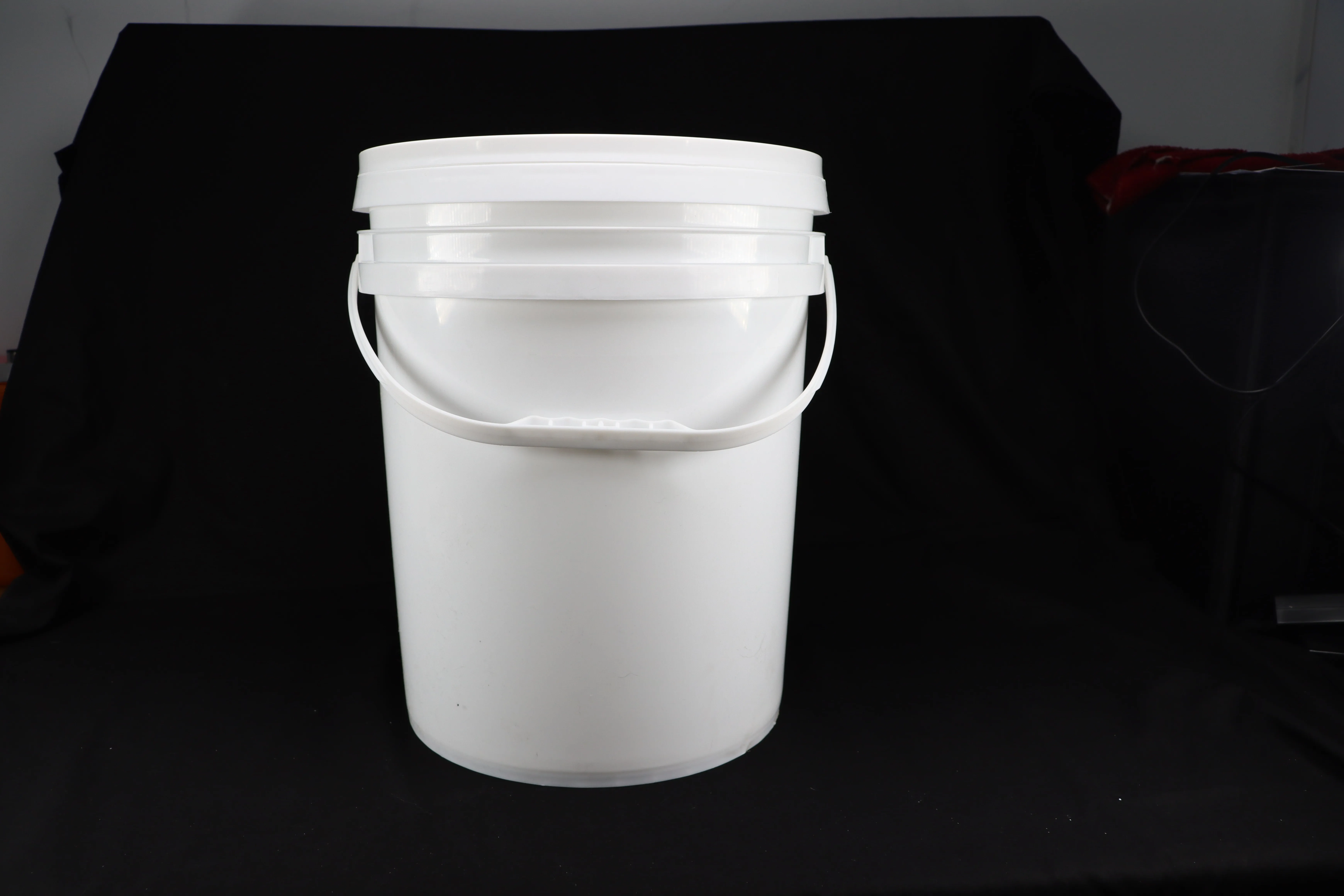 Custom Cheap Small Large 2L 5L 10L 20L 25L 5 Gallon Food Grade Safe Paint Popcorn White Plastic Buckets with Lids Handle Price