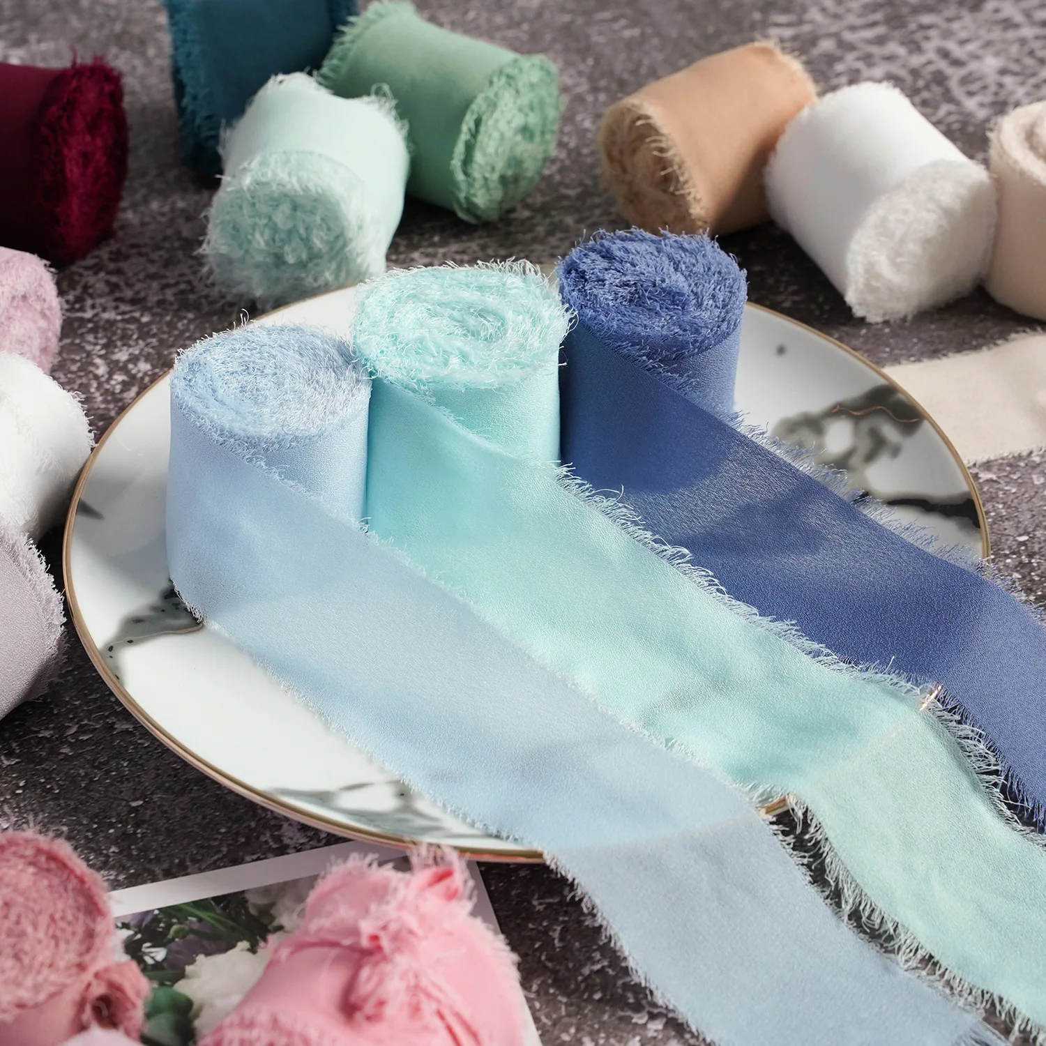 Фабричные принадлежности шифоновая лента для упаковки букета потертая с бахромой оптом потертостями по