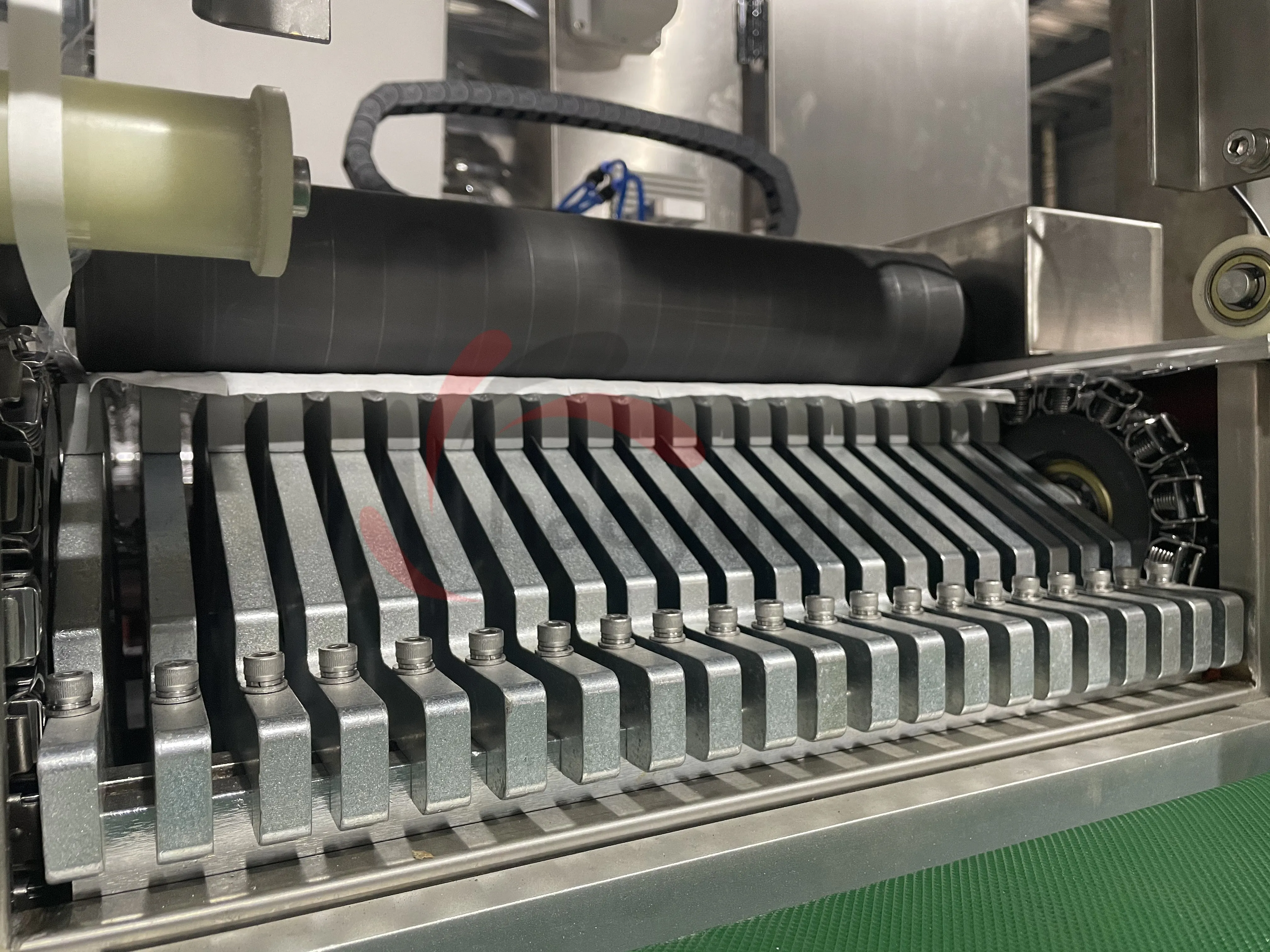 HY-420 Automatic Medical And Surgical Disposable Products Blister Heat Sealing Packaging Packing Machine Price manufacture