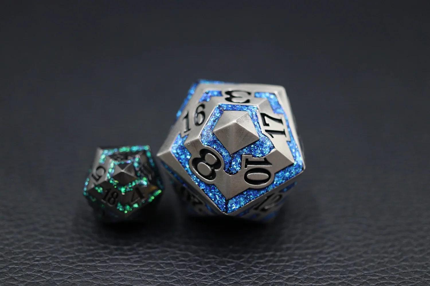 Oversize Stripe Metal 33mm D20 Zinc Alloy Polyhedral Dice for DND Games Different Colored Oversize Stripe Metal 33mm D20 supplier
