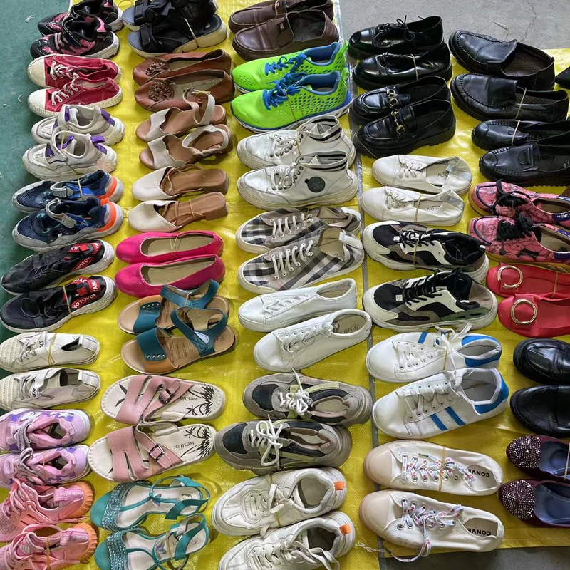 Zapatos Stock de segunda mano Zapatos para correr para hombre Venta al por  mayor Zapatos usados para la venta en California