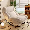 Fauteuil à bascule modèle 185, couleur blanc cassé.