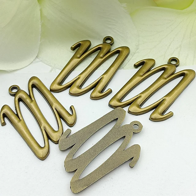 Custom Letter Shape Hang Metal Logo Pendant Design Logo Fashion Hanging Metal Charms for Jewelry