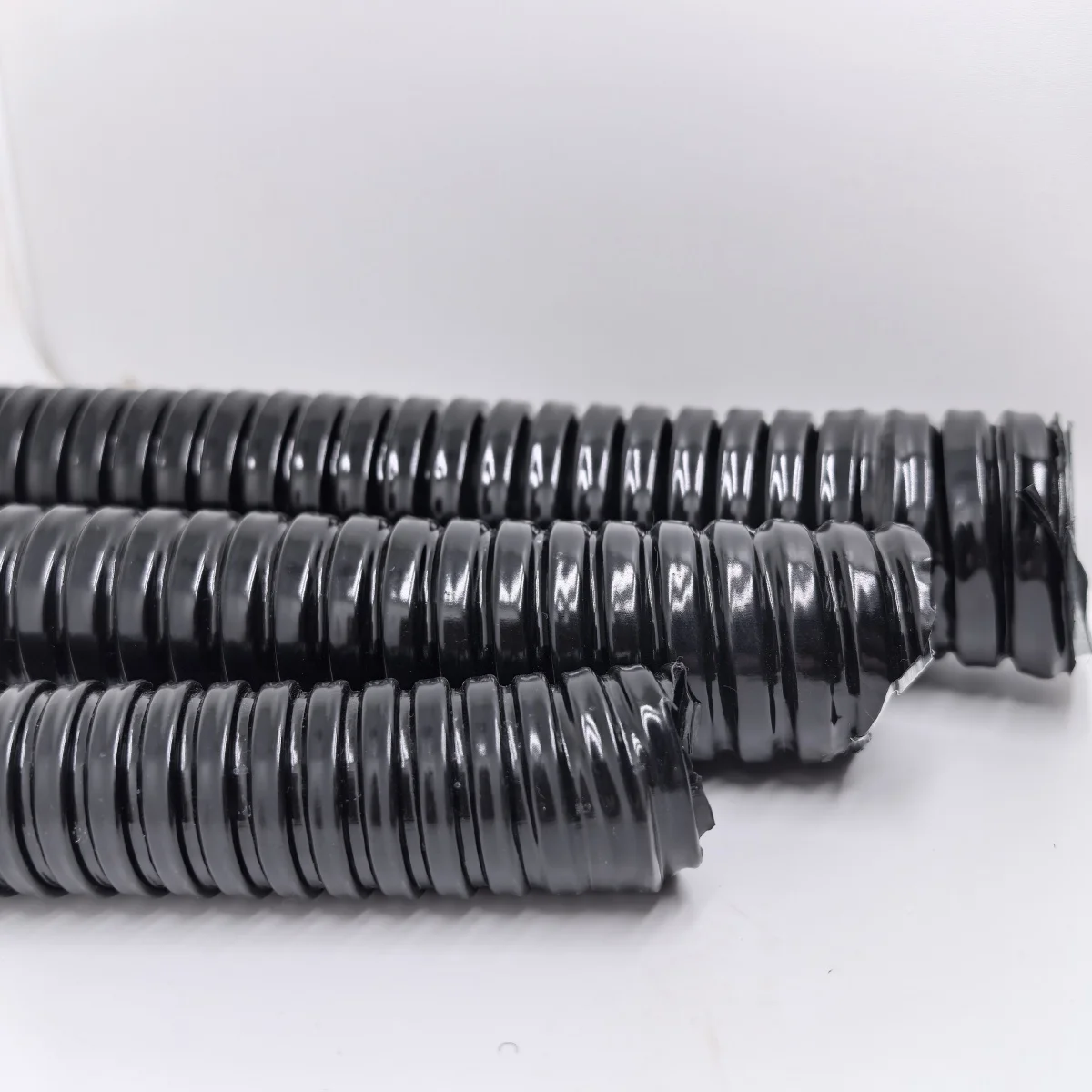 Factory Waterproof Threaded Corrugated Pipe Plastic Coated Metal Hose Zine Metal Flexible Conduit for Cable Line Protector
