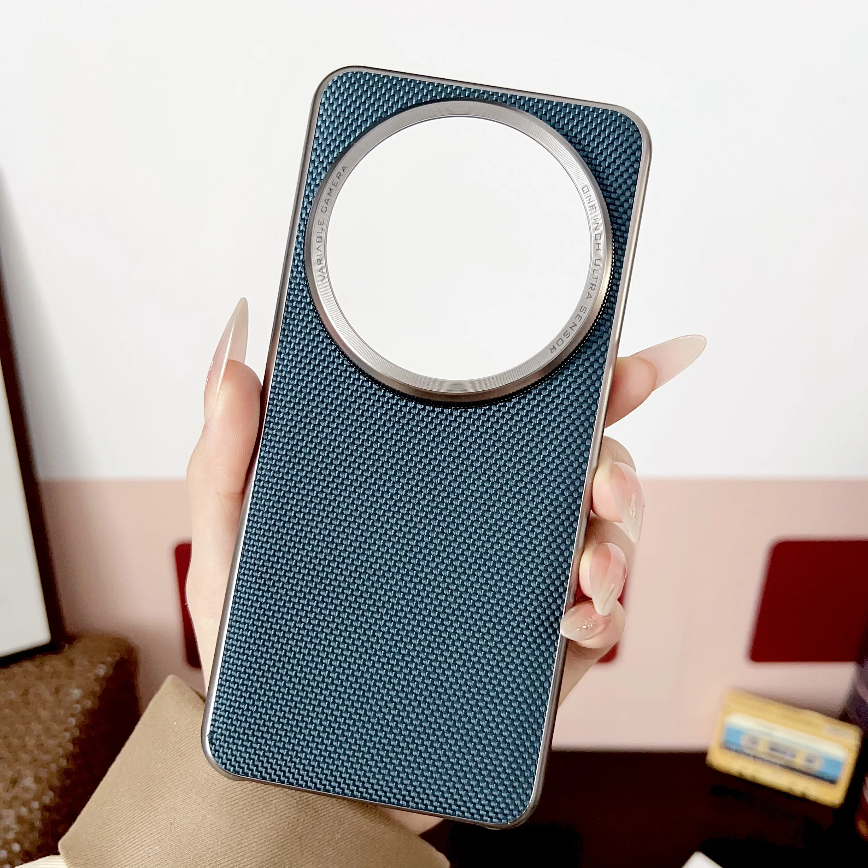Étui de téléphone magnétique en carbone avec fermeture à capuchon pour objectif - Antichoc et protecteur pour Oppo Find X8 Ultra (1