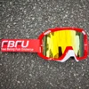 Lunettes rouges à monture rouge