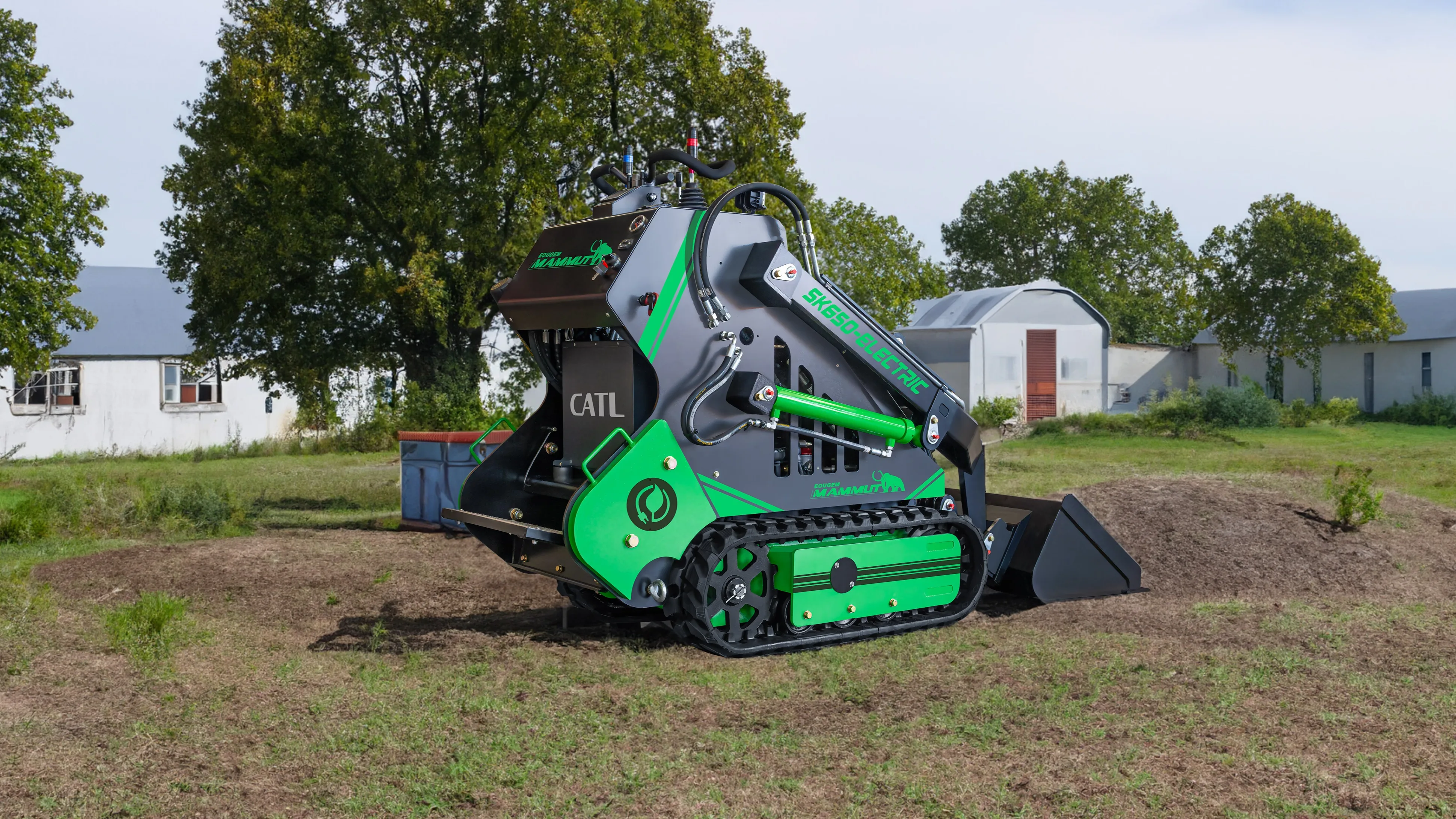 Electronic Mini Skid Steer Loader Large Capacity Lithium Battery Stand