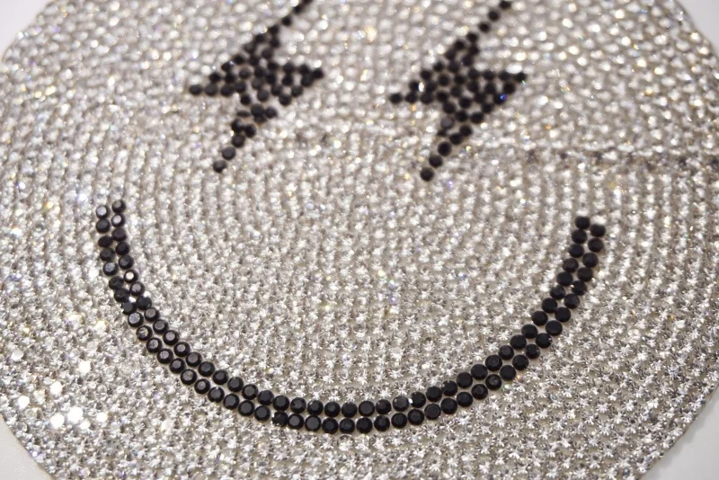 Free sample factory wholesale iron on smiley face crystal products tshirt appliques
