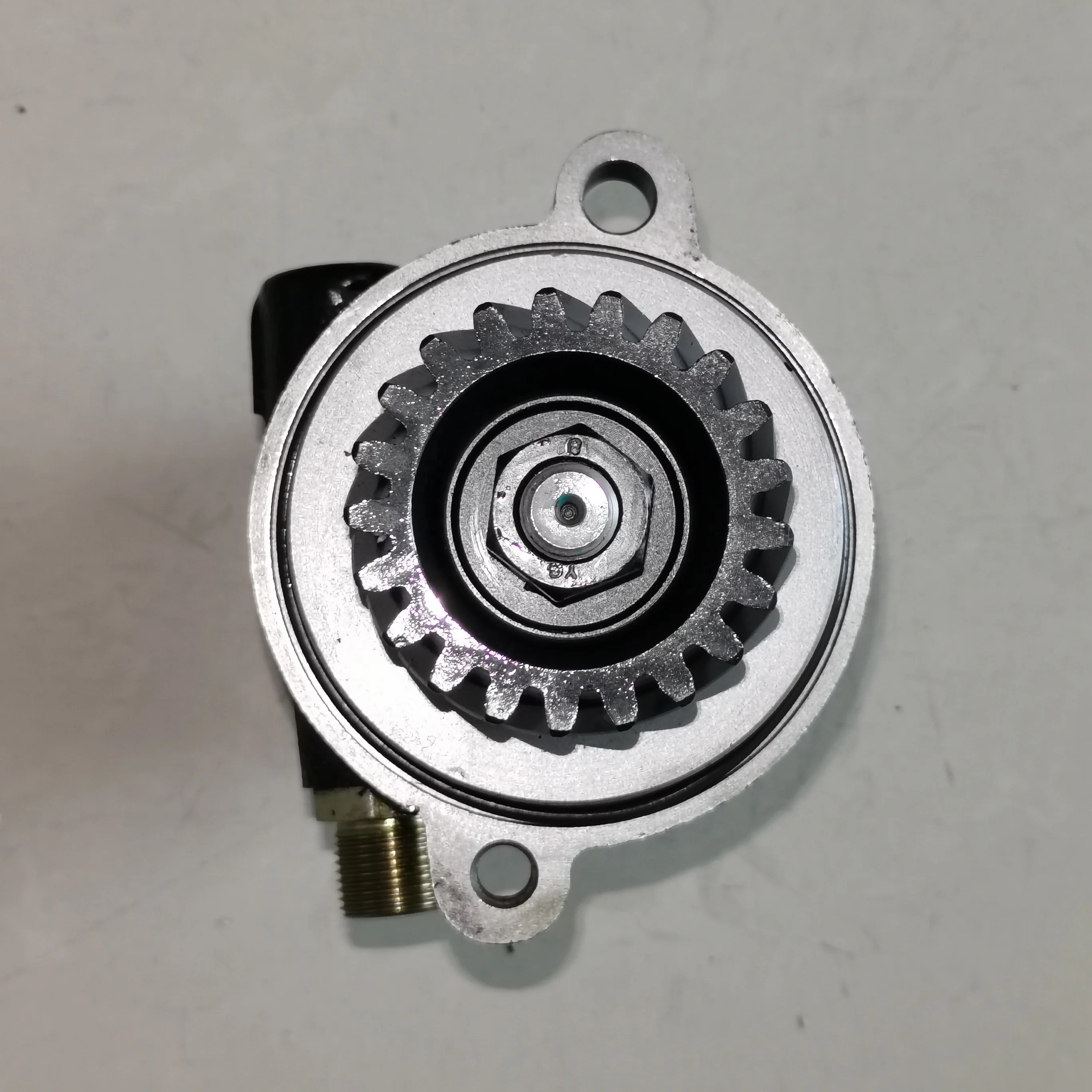 Power Steering Pump Replacement 14670-Z5572 for Nissan Fe6 RF8