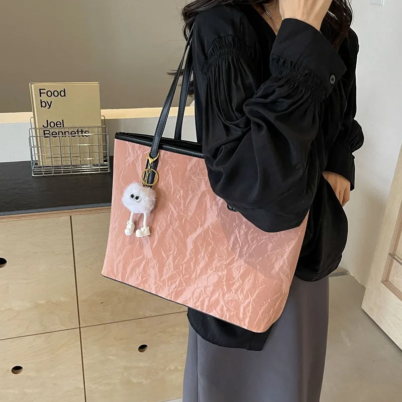 Large Capacity Zipper Closure Tote Bag for Women Custom logo Handbags with Pendant Ladies Wholesale Price Bag