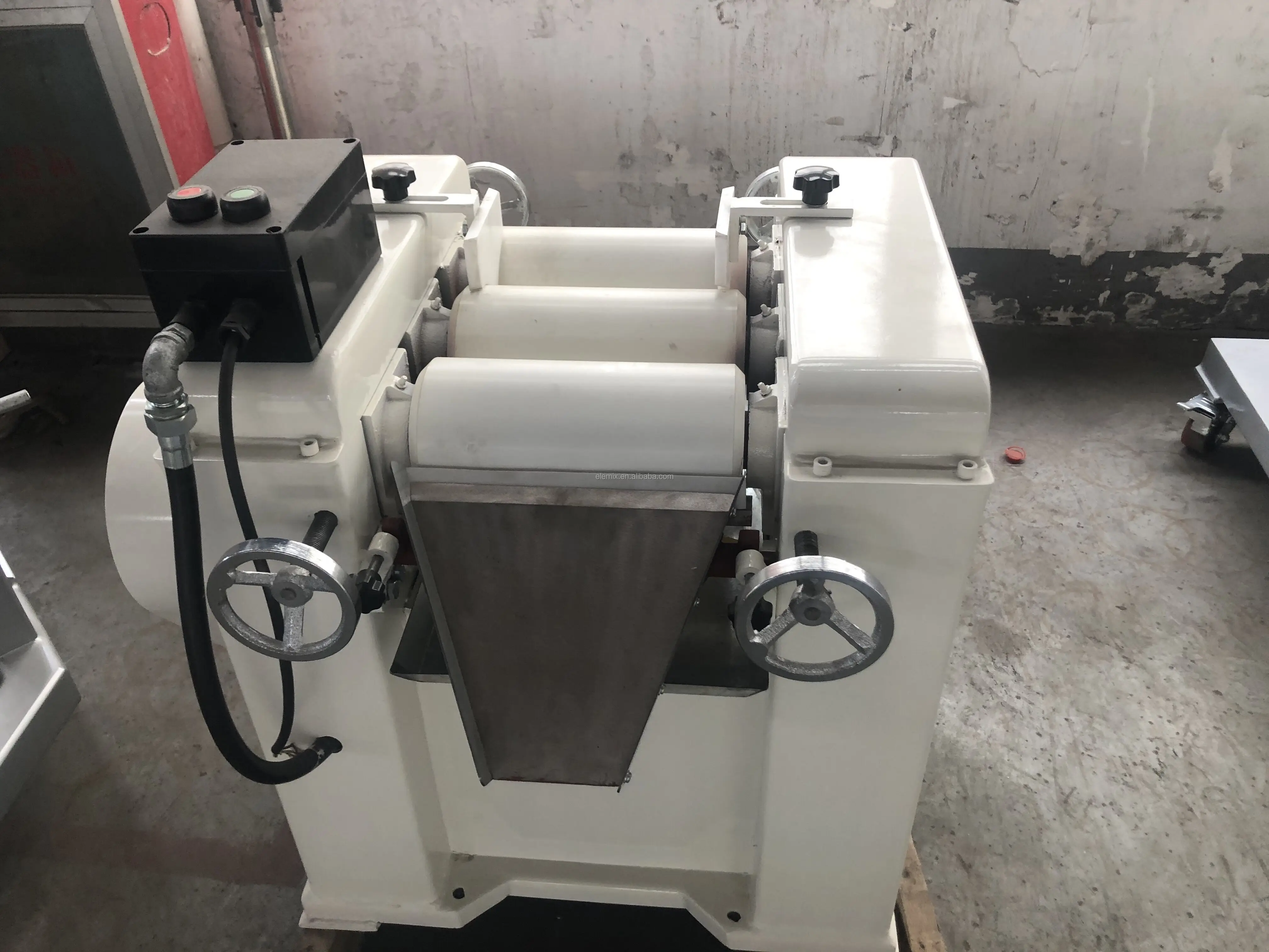 Oil Paint Making Machine Pigment Grinding Machine Three Roller Grinding Mill Buy Three Roller Grinding Oil Paint Making Machine Small Pigment Grinding Machine Product On Alibaba Com