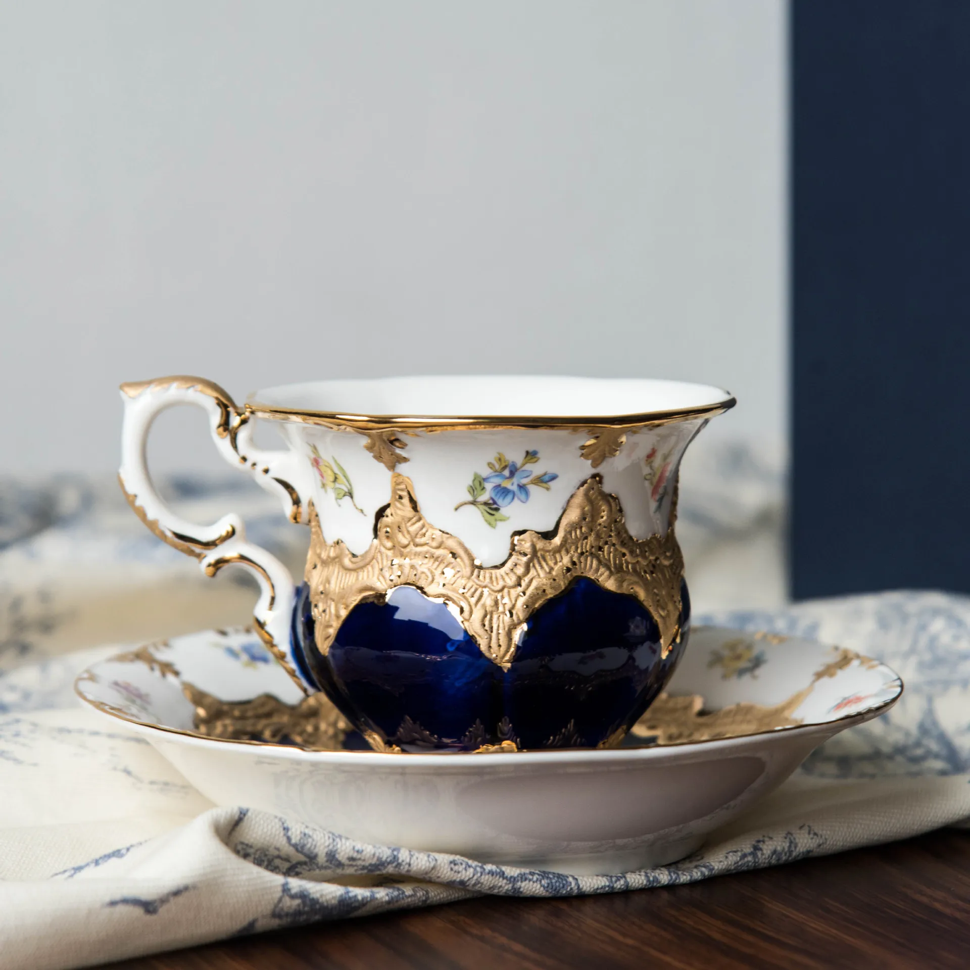 Luxury Hand Painting Real Gold Tea Cups Set Royal Handmade Tea Cup And