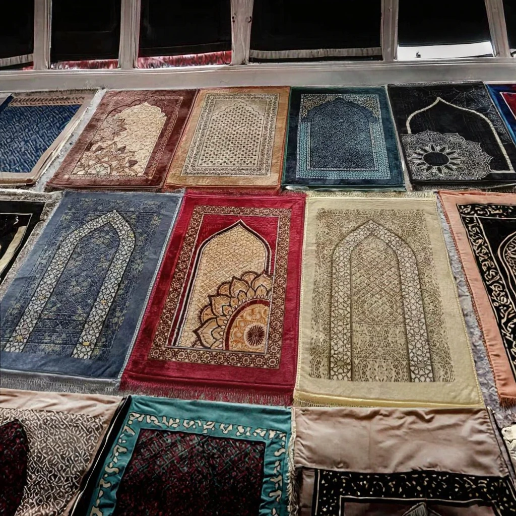 Wholesale Embossed Thick Padded Turkish Sejadah Plain Janamaz Islamic Prayer Rug Mat Made Polyester For Muslims Musallah Prayer_voghion.com