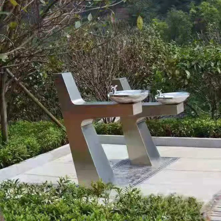 Public stainless steel fountain type outdoor drinking fountain