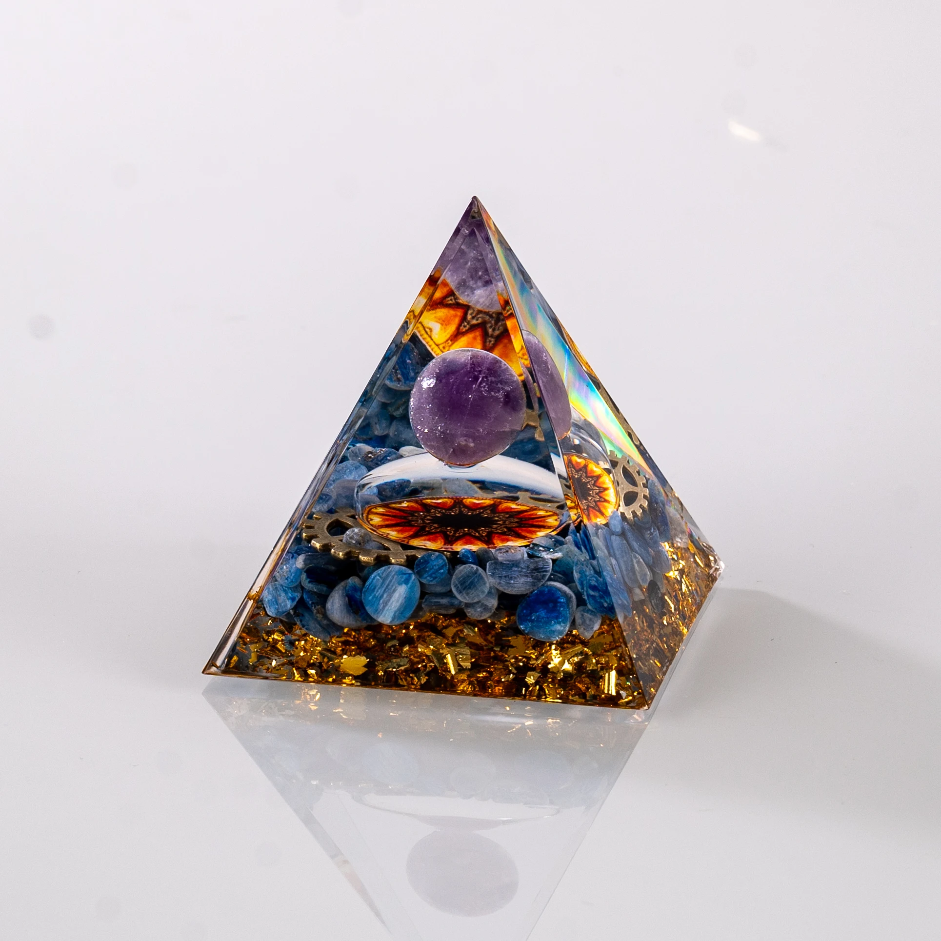 Hot Sale Crystal Energy Pyramid Figurine New Home Office Desktop Decoration Honor Themed Drip Gum Resin Craft Healing Broken factory