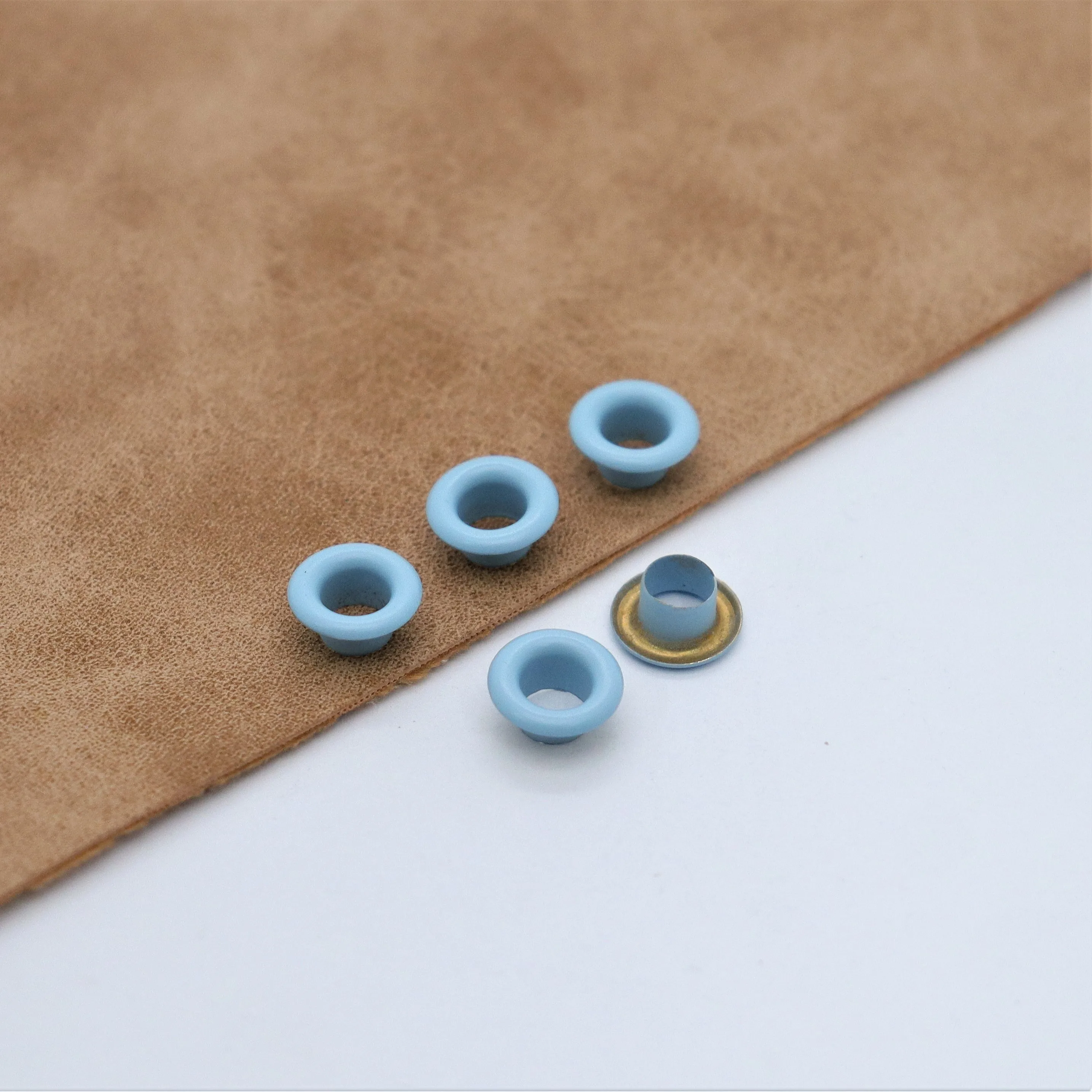 Заводские металлические люверсы разных размеров под заказ латунные из нержавеющей стали для одежды