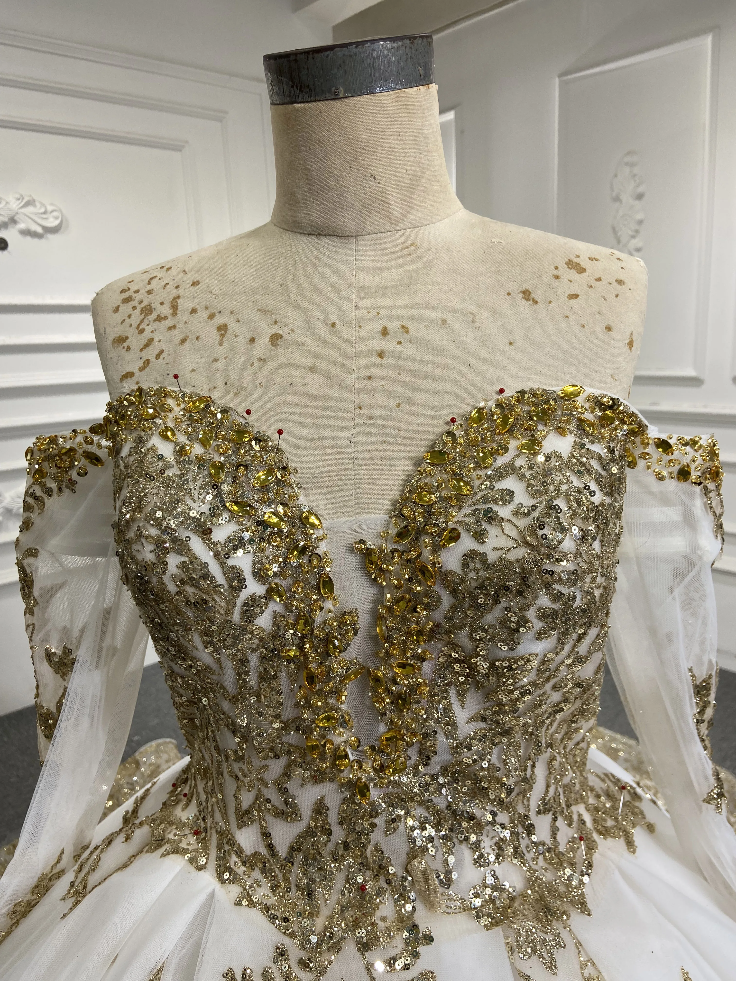 Off Shoulder Long Sleeve Shiny Gold Lace Applique Stones Beaded Luxury White Ball Gowns Wedding Dress Bridal Gown
