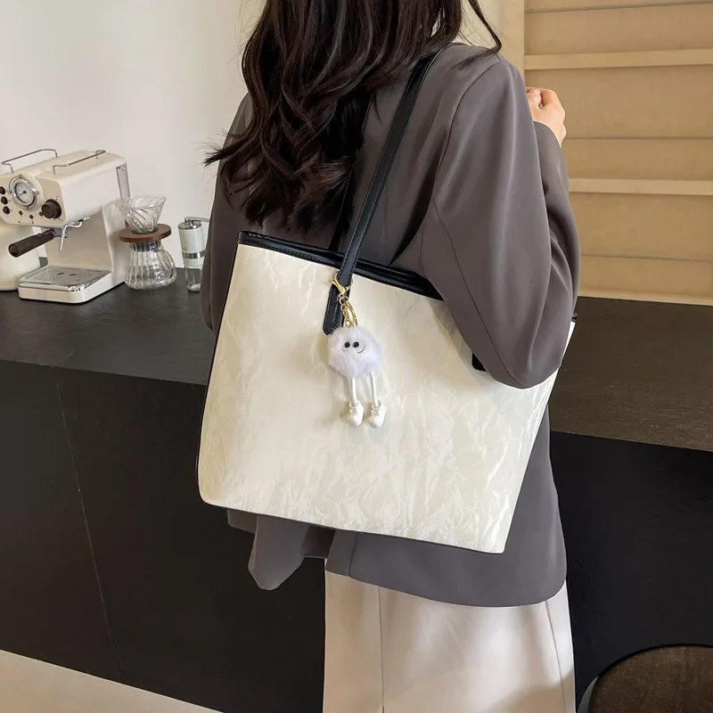 Large Capacity Zipper Closure Tote Bag for Women Custom logo Handbags with Pendant Ladies Wholesale Price Bag
