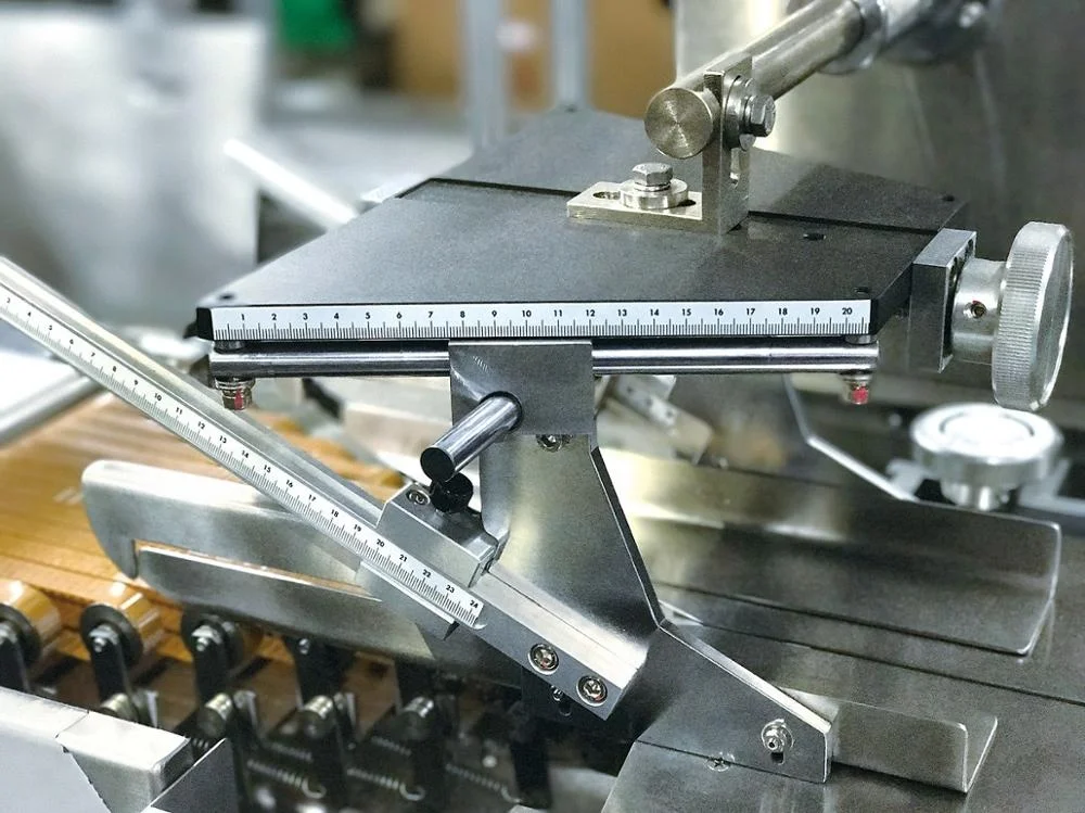 Ruipuhua Keed Automatic Cookis Biscuits Cracker Butterfly Puff Pastry Pillow Packaging Machine