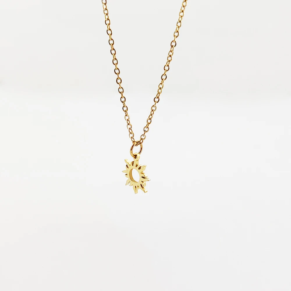 Collana Donna Con Ciondolo Sole Placcato Oro 18K - Acciaio Inox Impermeabile, Lunghezza Regolabile 40-45 Cm, Gioiello Anallergico In Confezione Regalo - 2