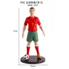 Stella del calcio Ronaldo con borsa rossa