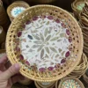 panier de coquillages à fleurs de couleur claire