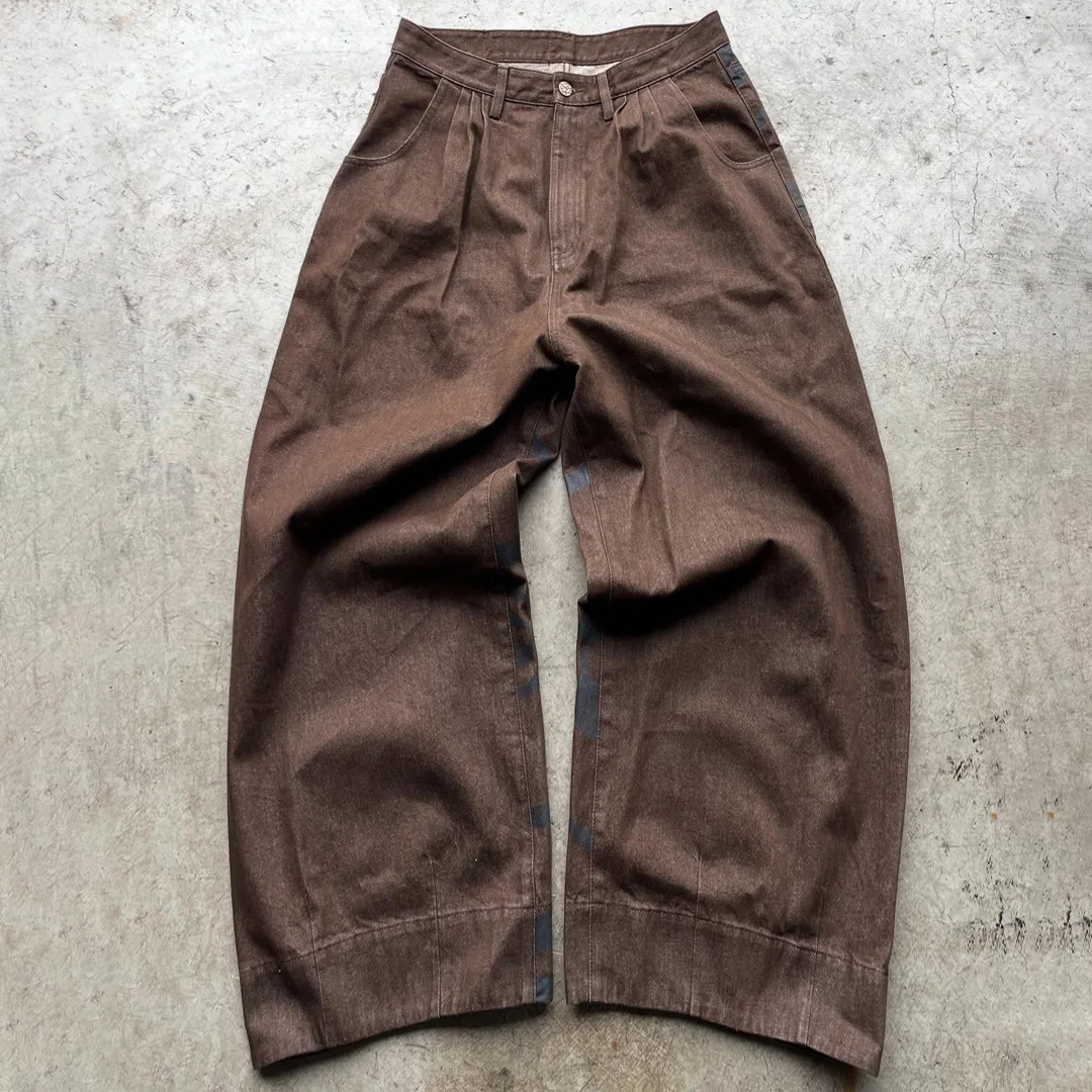 Sérsniðin jeans fyrir karla með rúmum, kassalíkum klæðningu og víðum leggjum, eldri þvottur, losin strátföt úr denim með DTG-tölfræðilegri prentuðum rúmmyndanum, OEM