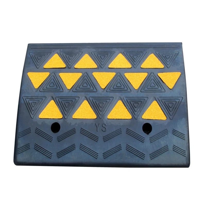 CRB03 Yellow Glass Bead Reflector Rubber Kerb Ramp Speed Bump with High Visibility for Safe Navigation factory