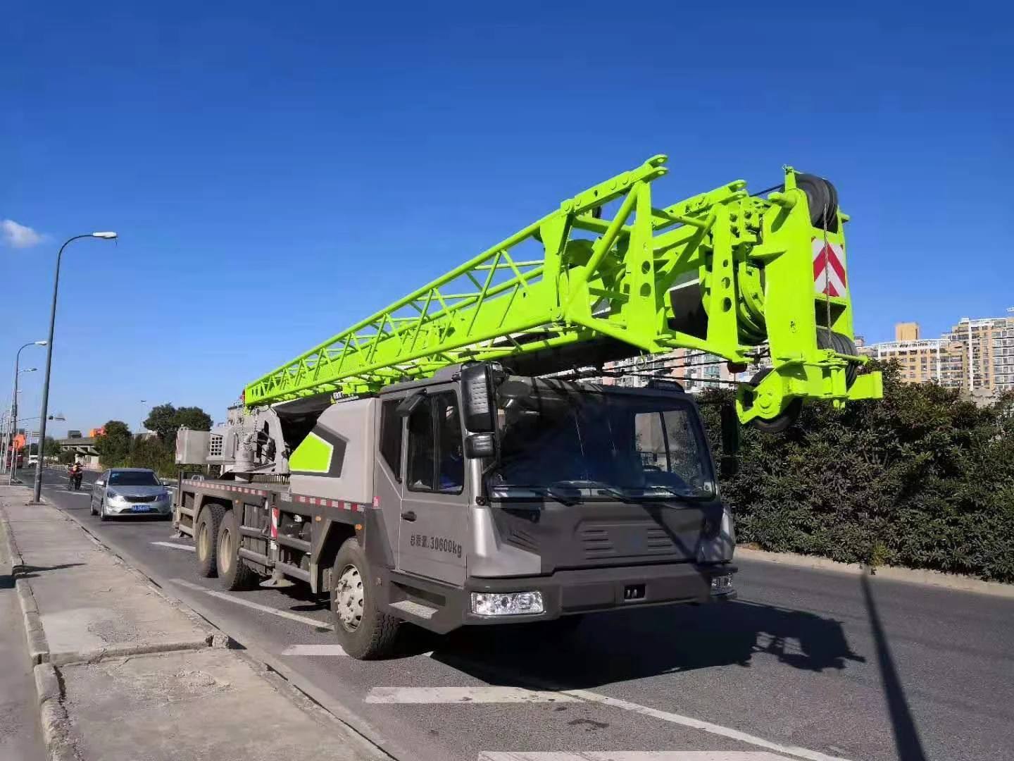 ZOOMLION ZTC350H562-1 Truck Crane - 35 Ton High Efficiency