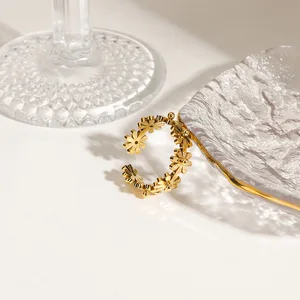 MW Women's Summer-Style 18K Gold-Plated Stainless Steel Small Daisy Flower Ring - Trendy & Versatile Fashion Jewelry