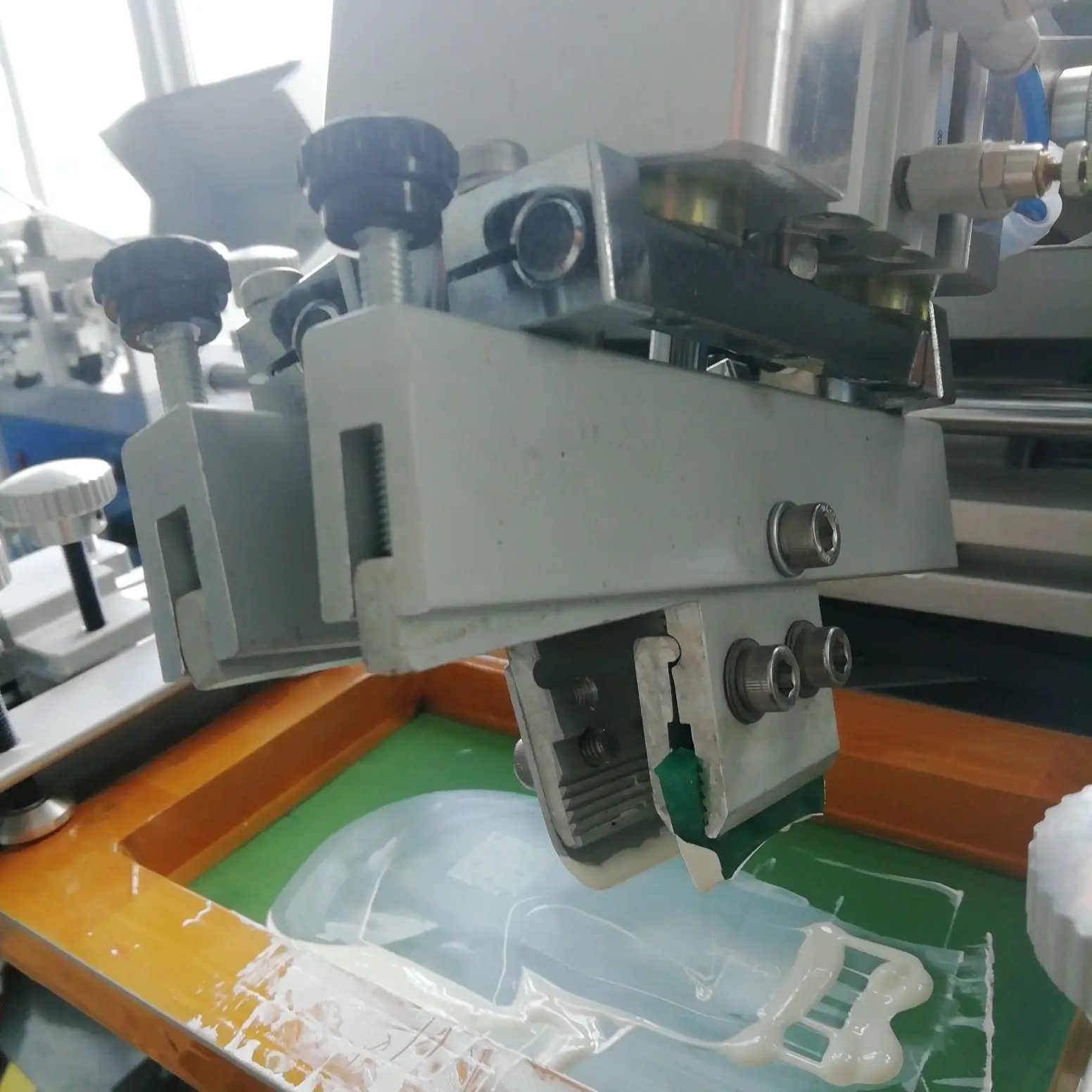 Multi-Functional Semi-Automatic Screen Printing Machine for Cylindrical Printing with UV Drying