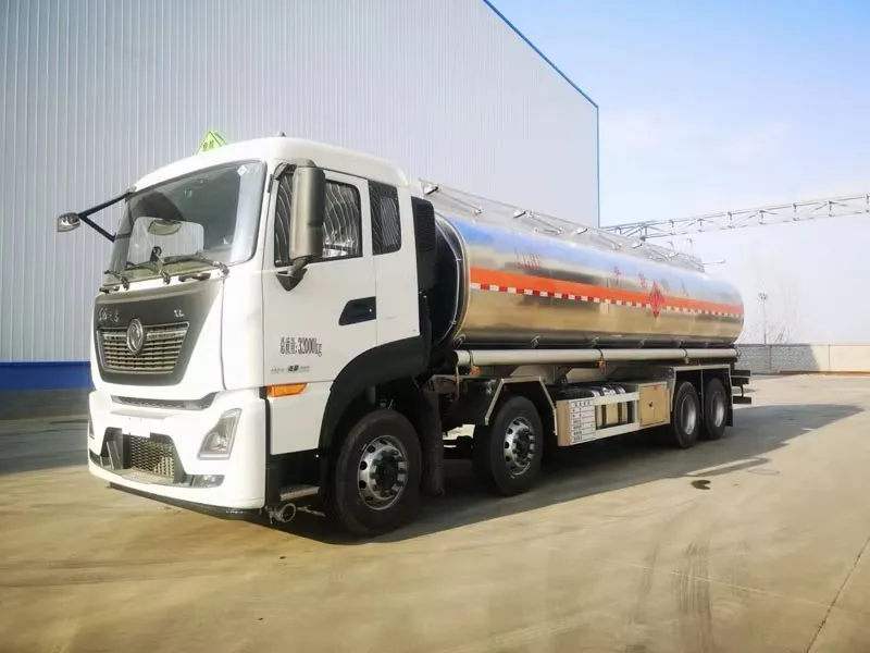 专业新型 HOWO 8x4 油罐车 35000L 可燃液体运输燃油车