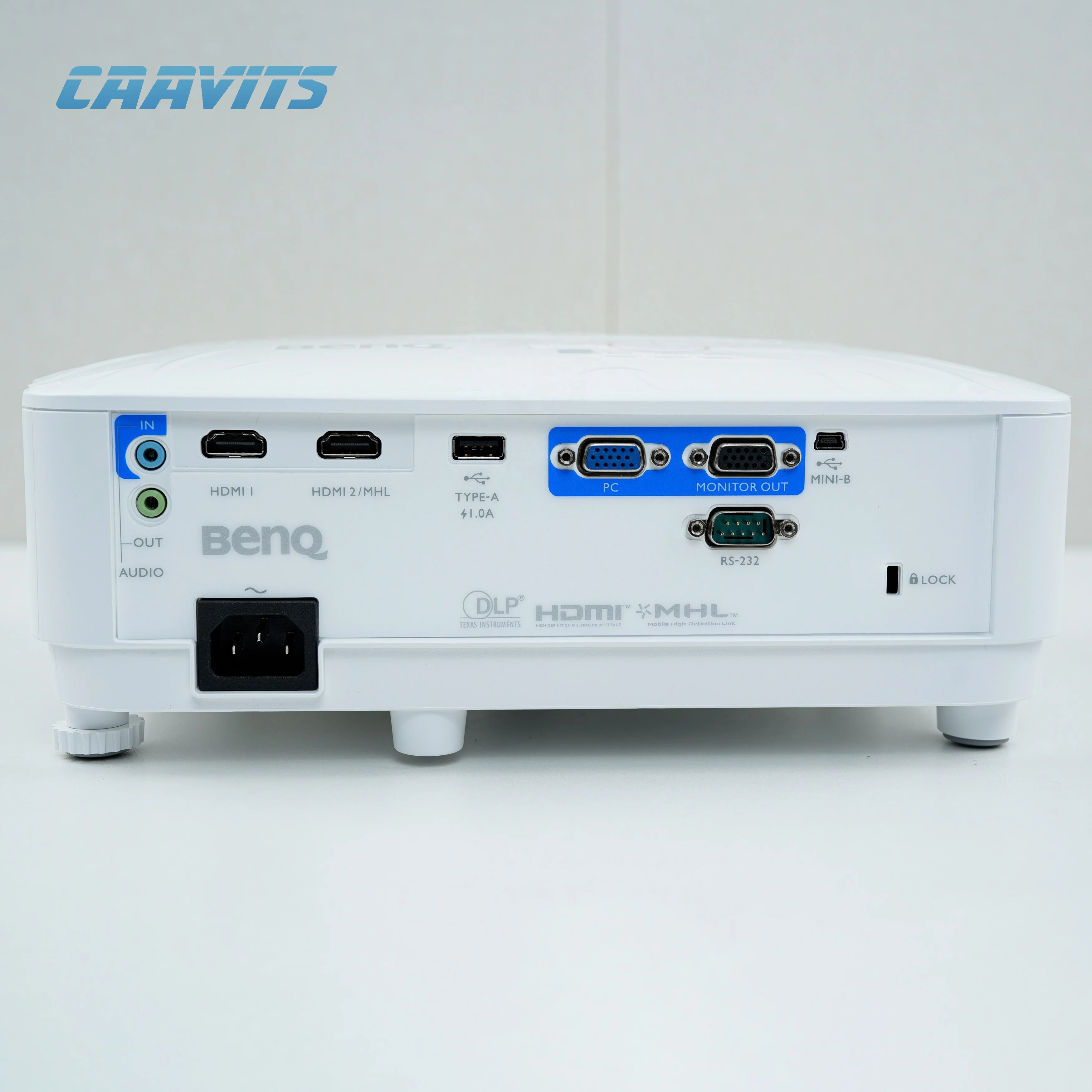 BenQ TH671ST フルHD短焦点プロジェクターでゴルフシミュレーターに最適