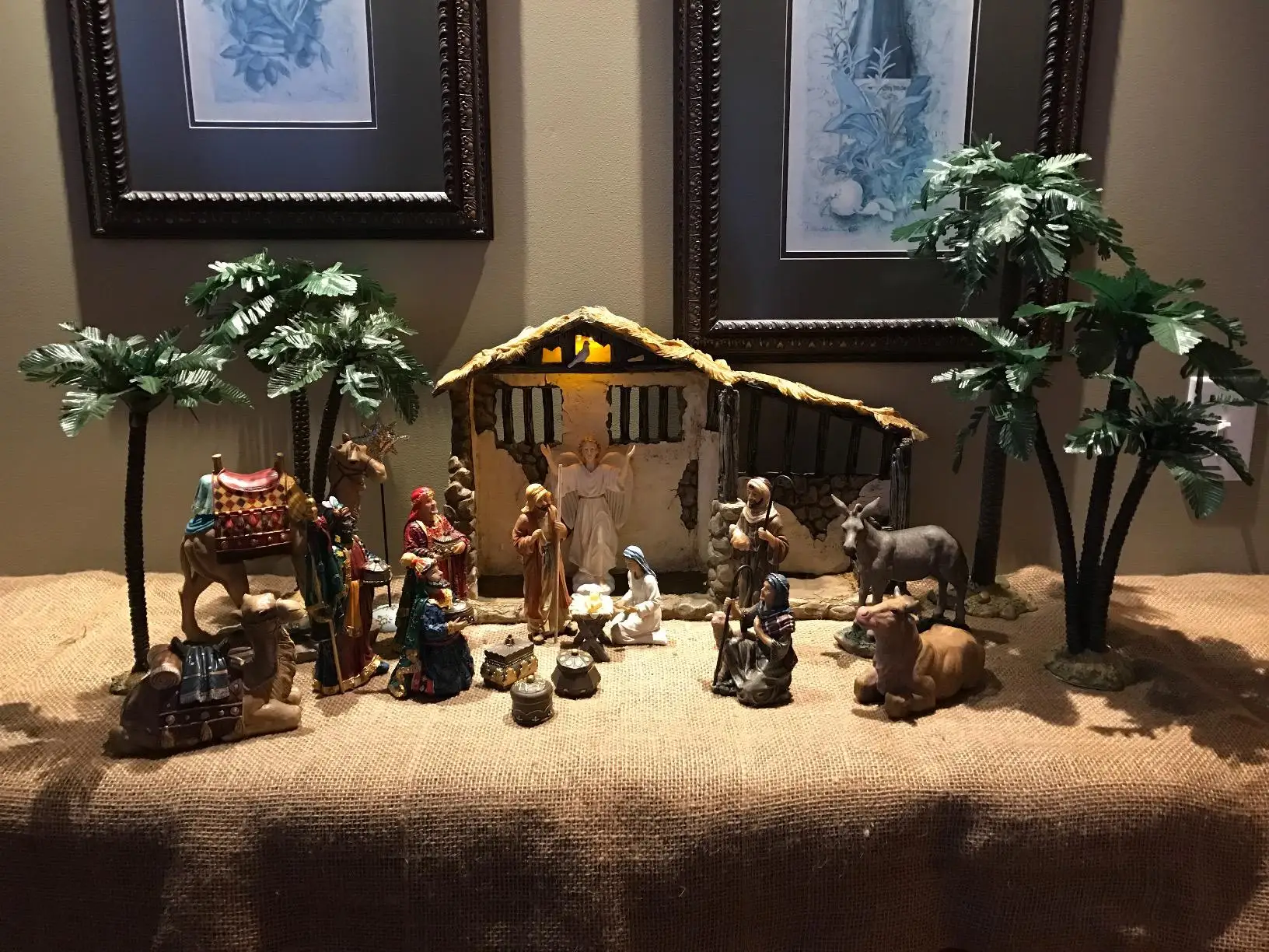 wholesale custom home decoration polyresin catholic religious holy family statue christmas crib nativity set
