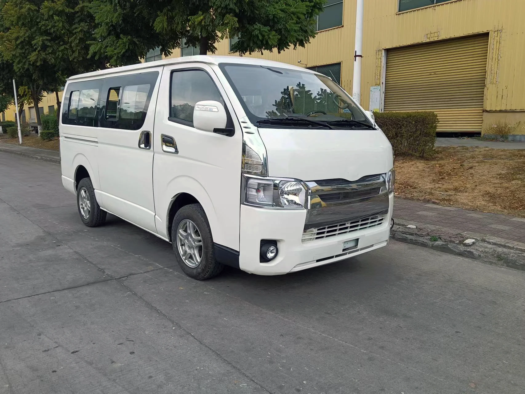 2024 Hiace Type Bus 15 Seats Mini Bus