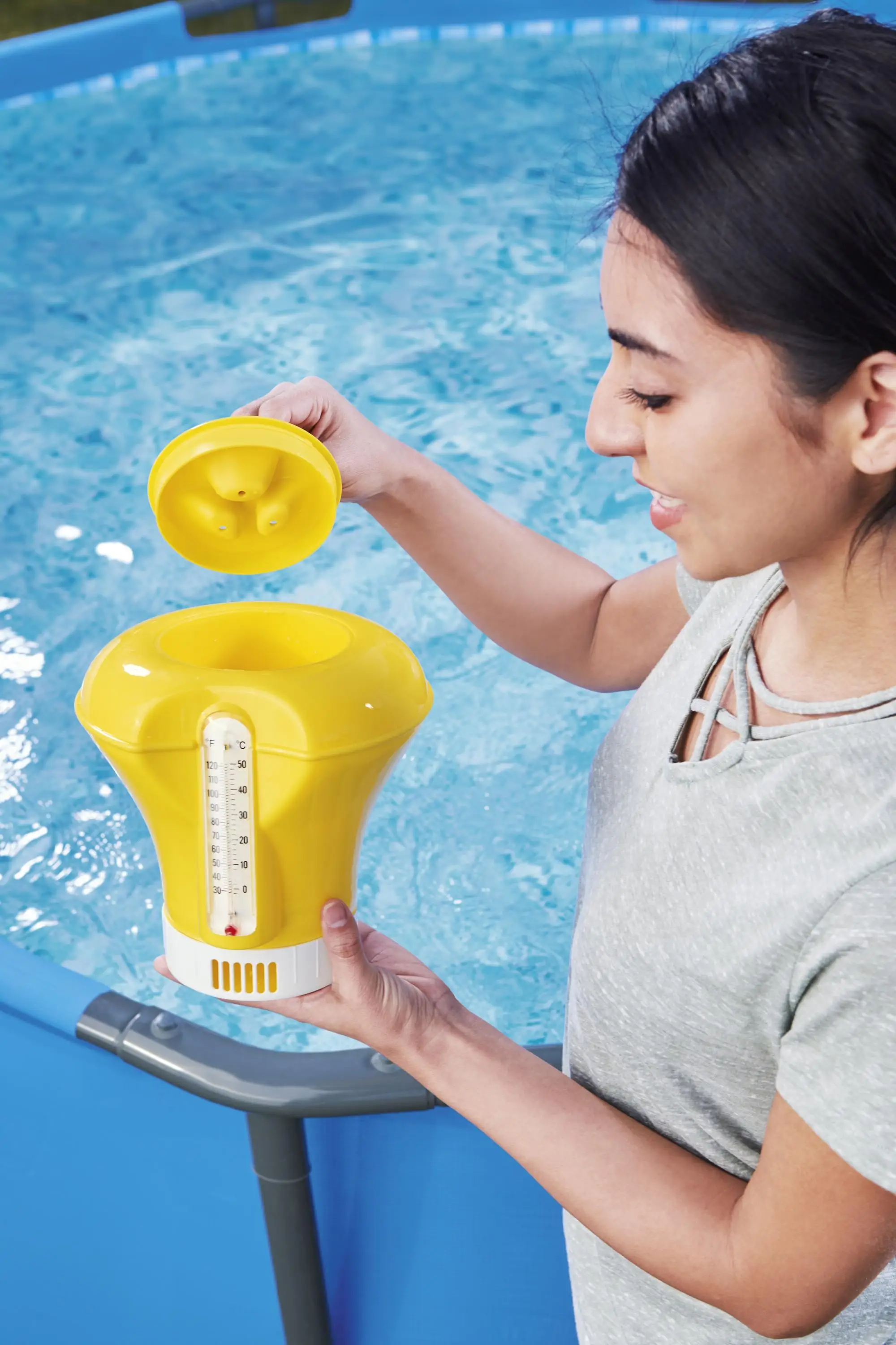 Standard Bestway Flowclear 58209 Premium Floating ABS Material Swimming Pool Chemical Dispenser Pool Temperature Detector