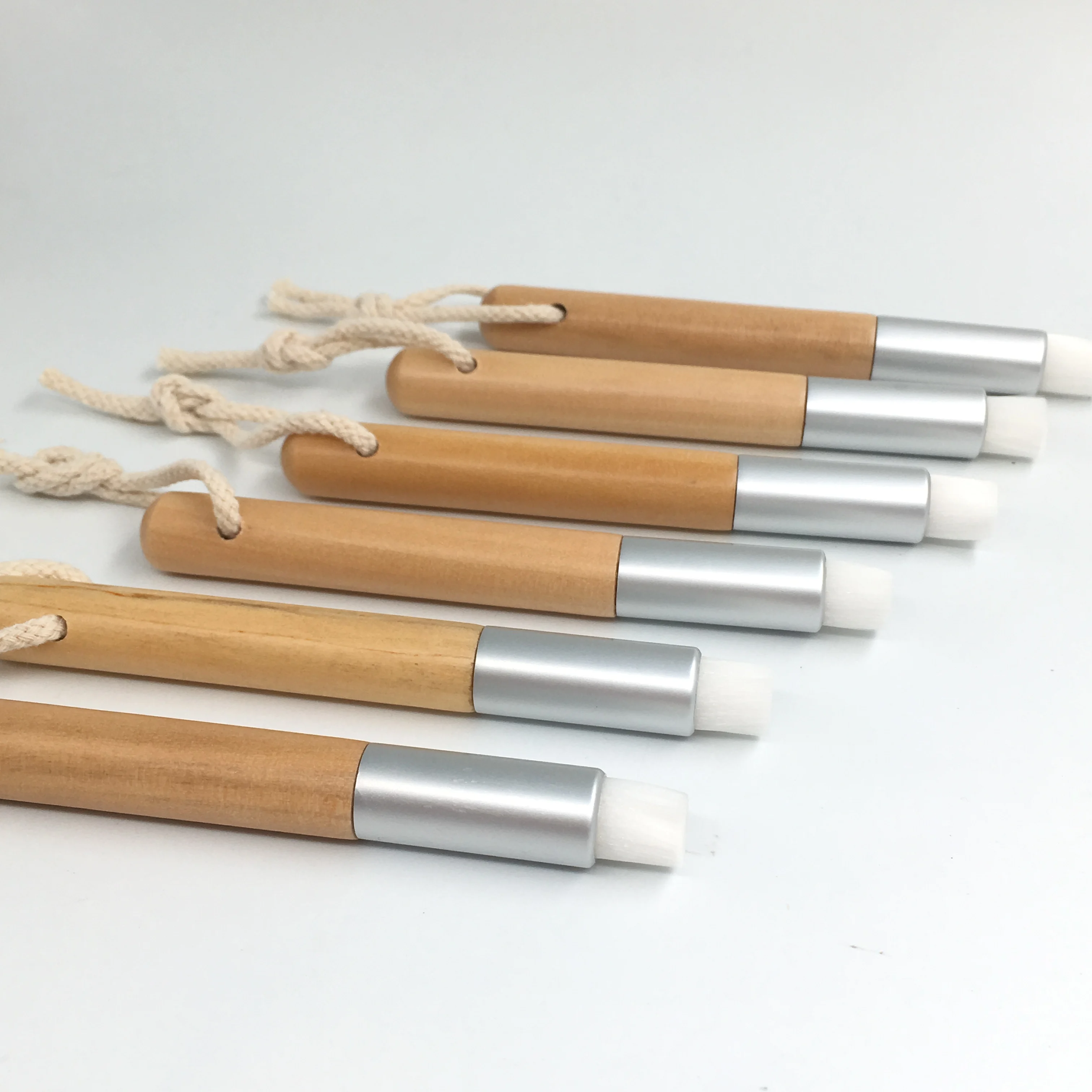 Щетки для чистки древесины