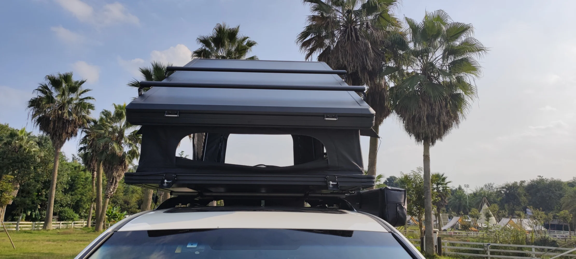 Outdoor Storage 2-3 Person Hard Shell Roof Top Tent with 420D Oxford Fabric and X Hinge Design