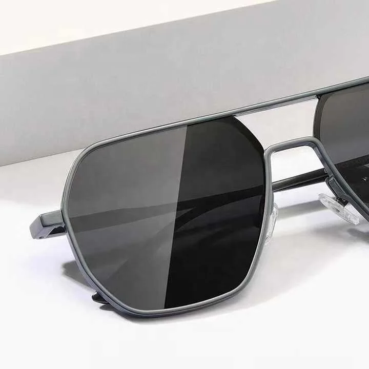Luxury Metal Photochromic Glasses Men Women Polarized Night and Day Color Changing Glasses Anti-glare Driving Shades UV400
