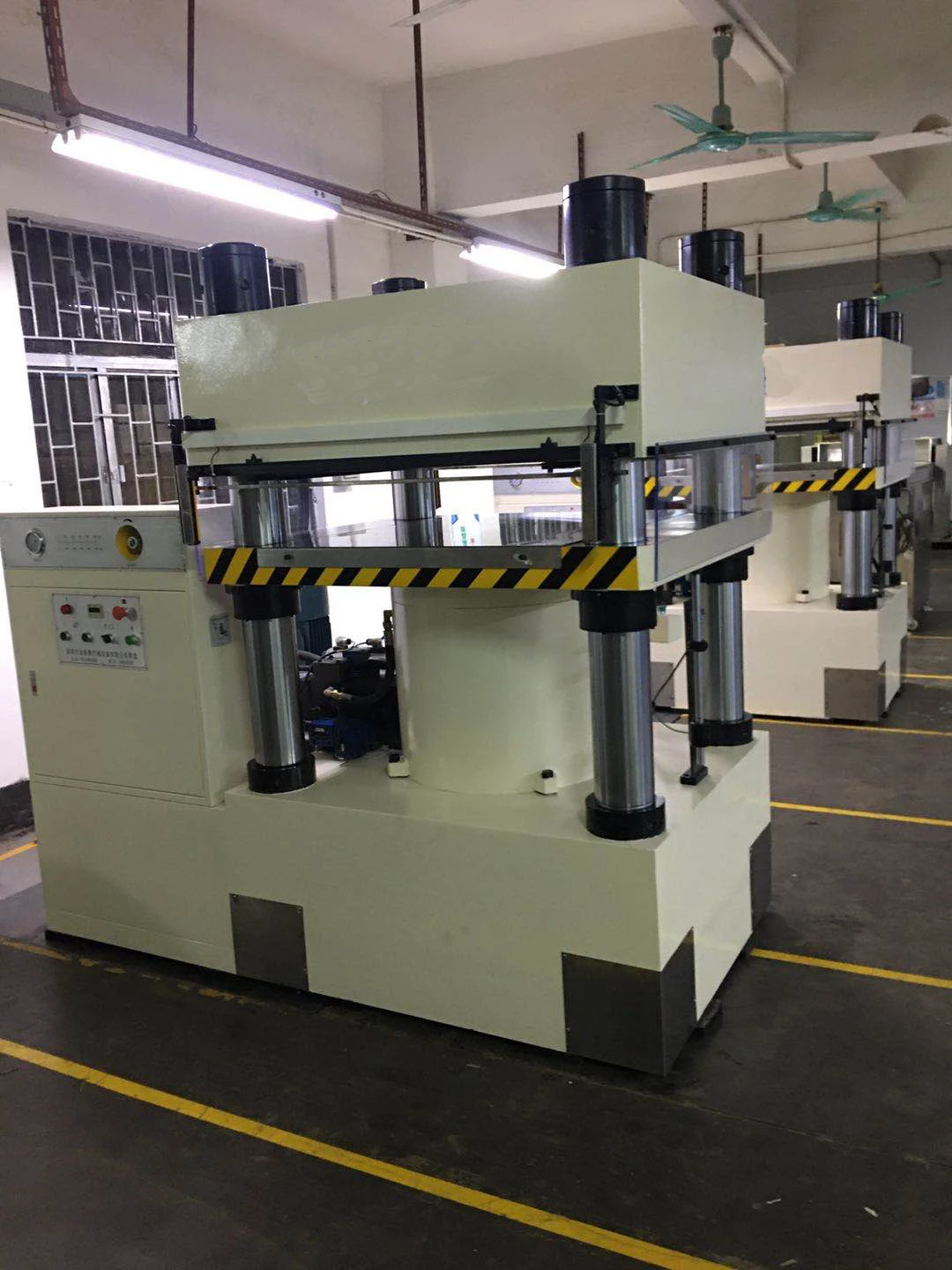 Hydraulic 1000 Pieces Paper Jigsaw Puzzle Diecutting Machine For Sale