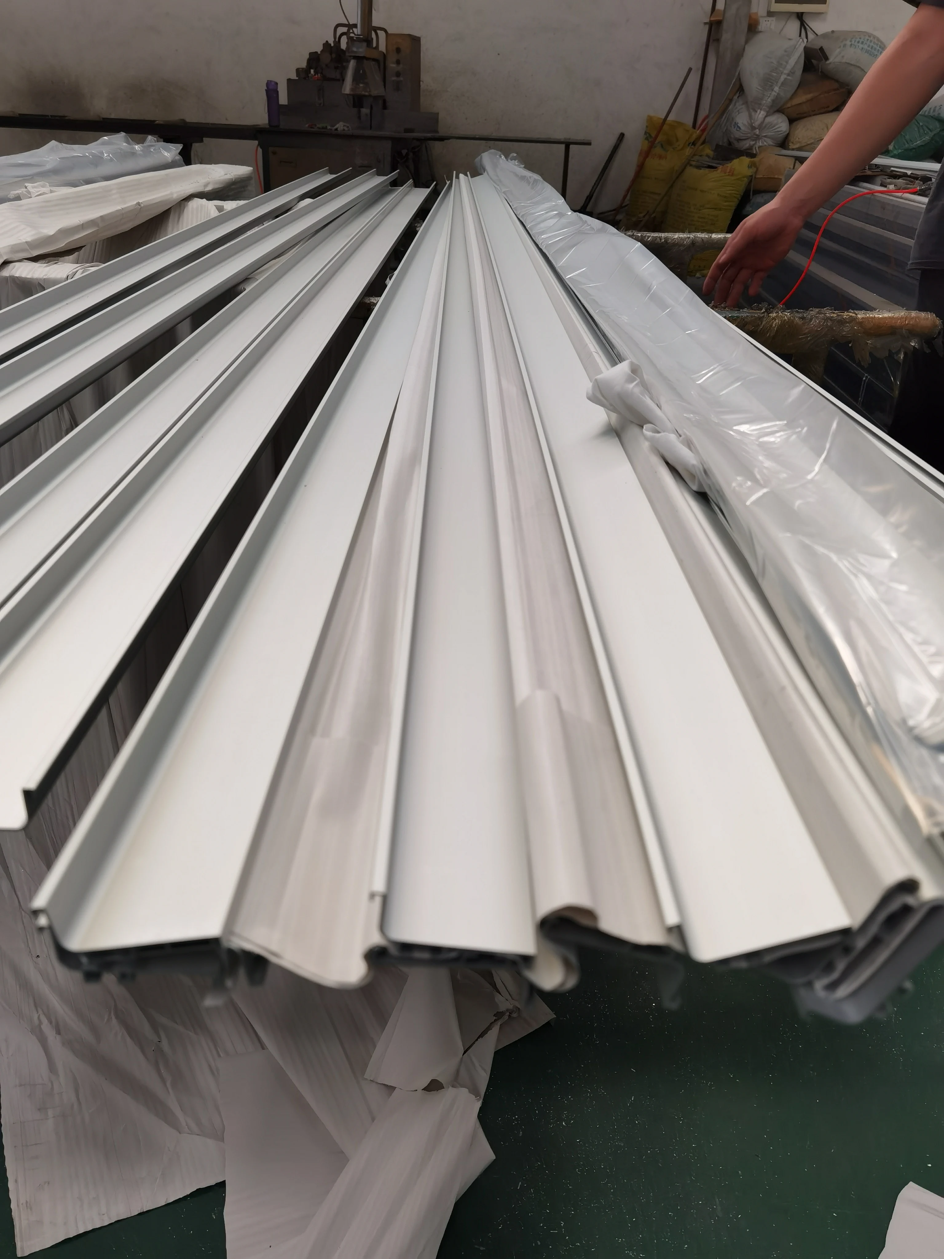 LENWA ALUMINIUM Horizontal Gola Profile Handle and Gola Recessed Vertical Double Grip Profile
