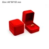 Caja de anillo roja