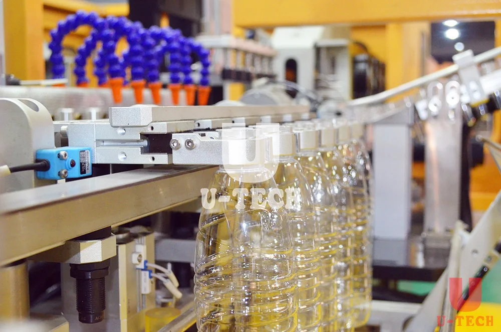 Ооо унипластбел смоленск. Выдув пэт бутылок. Завод по производству пластиковой тары. Завод пластиковых бутылок. Пластиковые бутылки пэт.